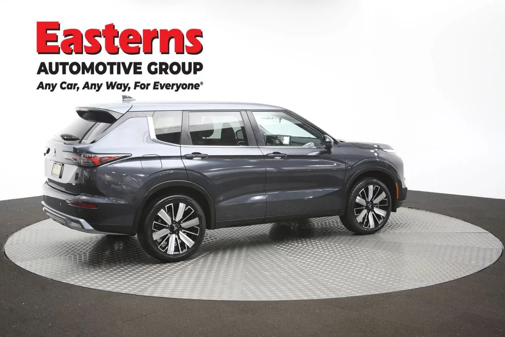 Used 2025 Gray Mitsubishi SE image 43