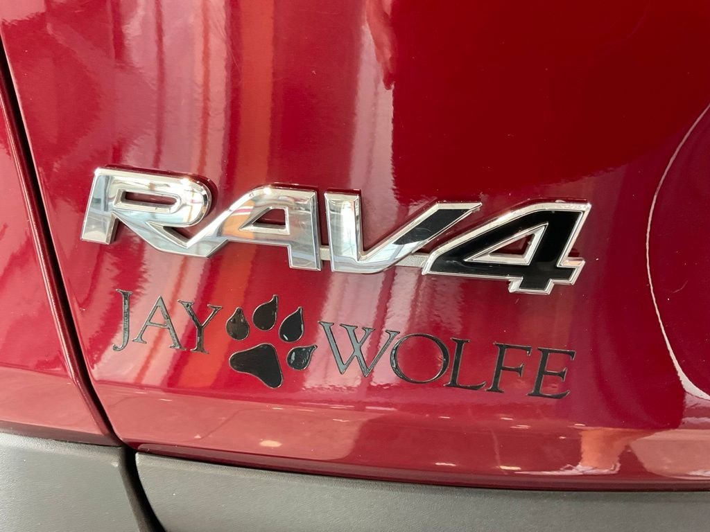 2025 Toyota RAV4 XLE - Photo 23