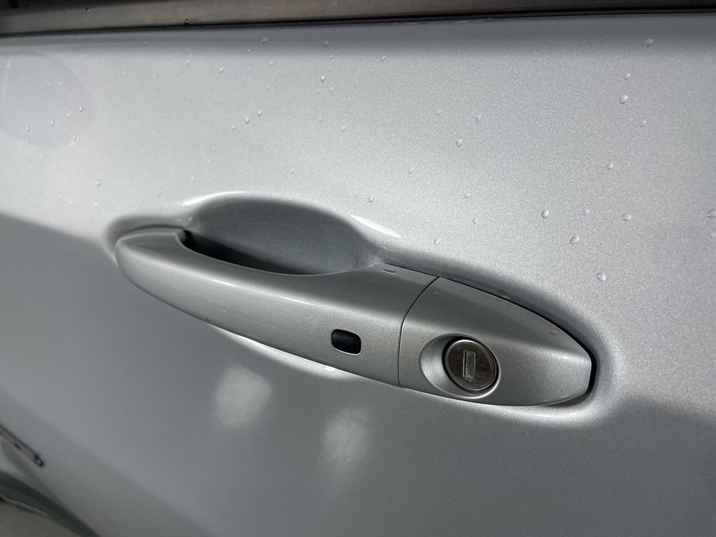 New 2026 Silver Zynith Metallic Clearcoat Jeep Latitude image 12