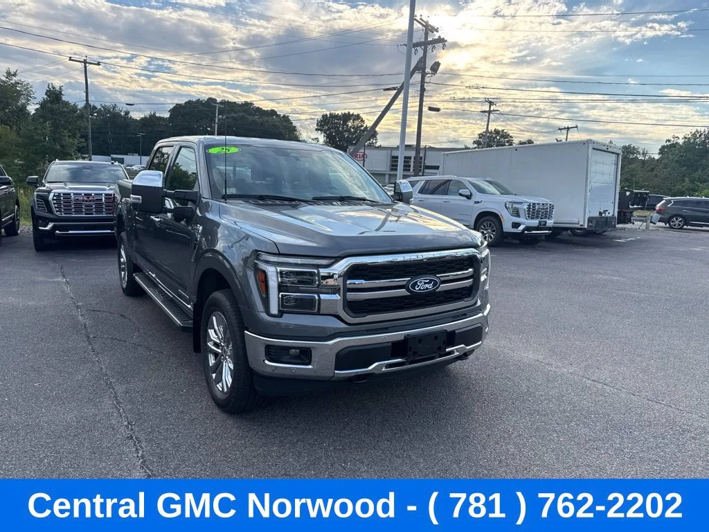 Used 2025 Gray Ford LARIAT image 7