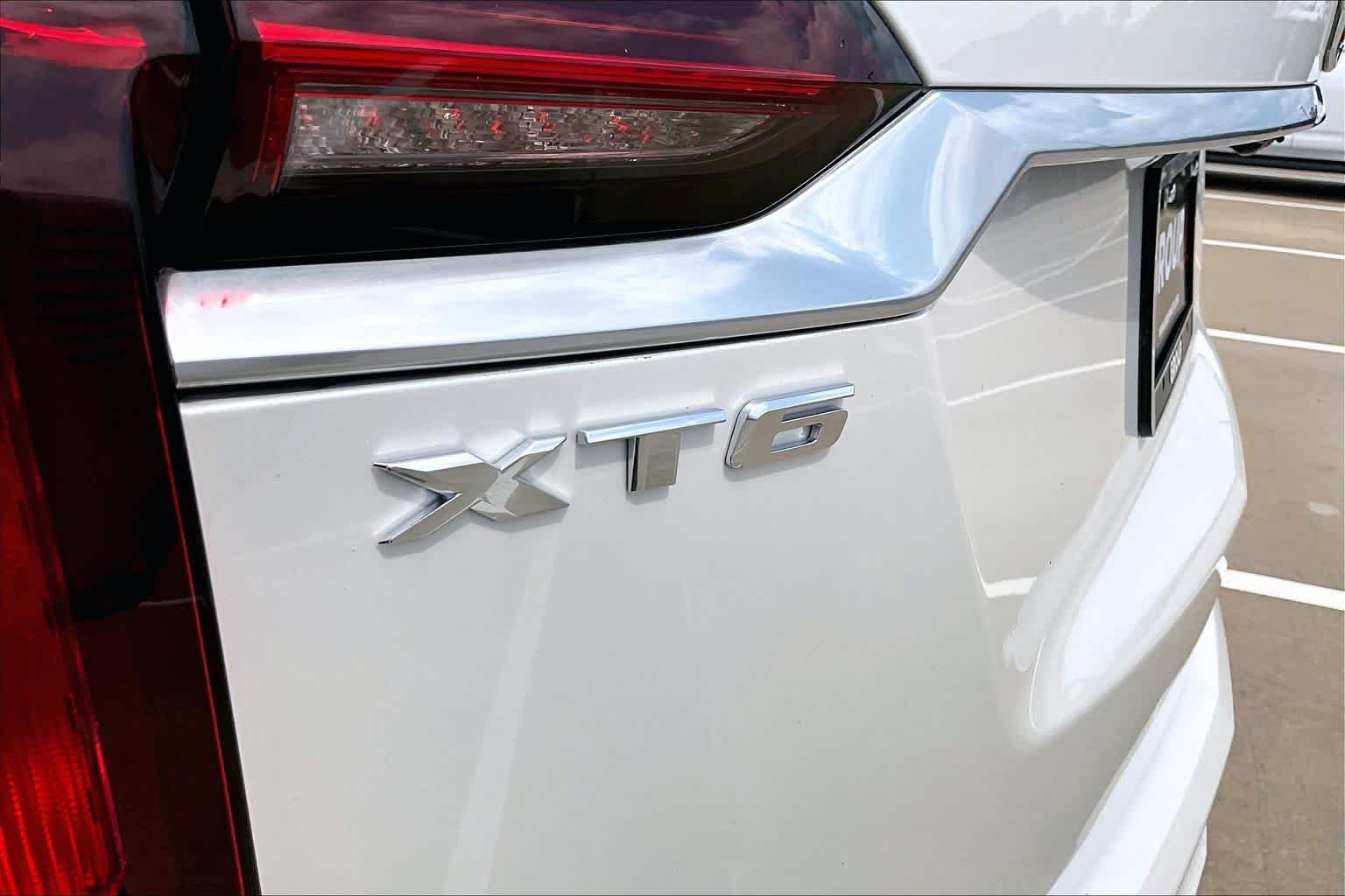 Used 2020 Crystal White Tricoat Cadillac FWD Premium Luxury image 27