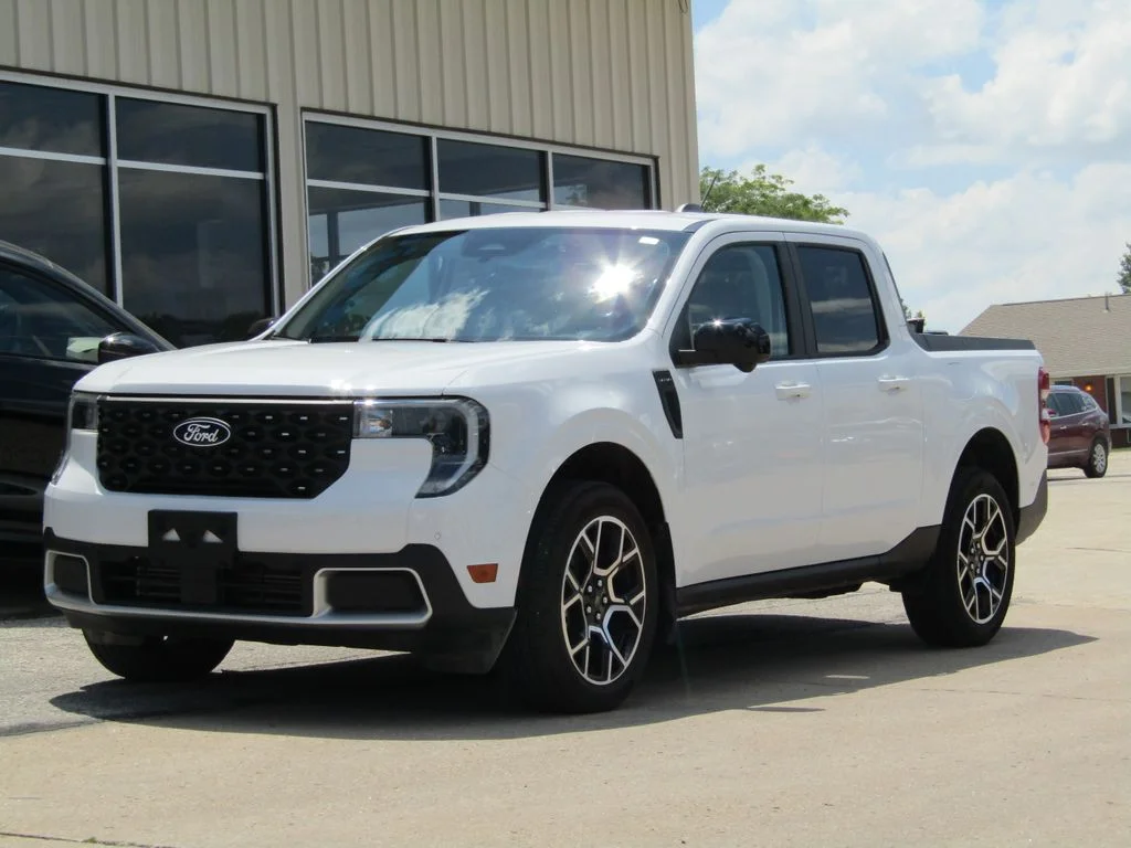 Used 2025 White Ford Lariat image 12