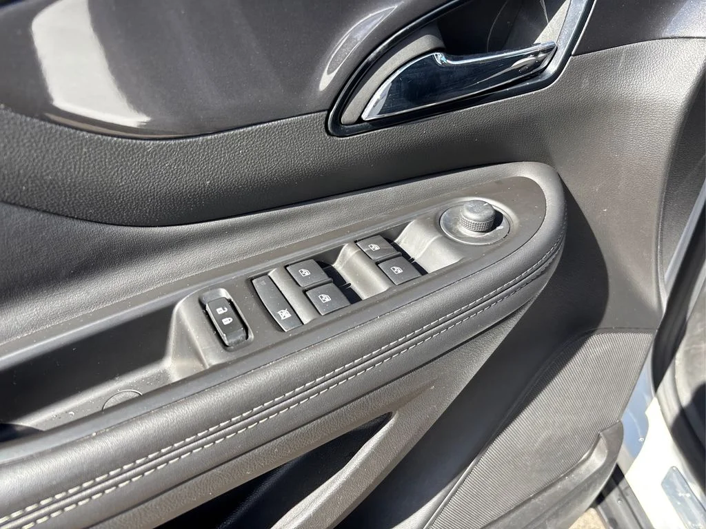 Used 2022 White Buick Preferred image 31