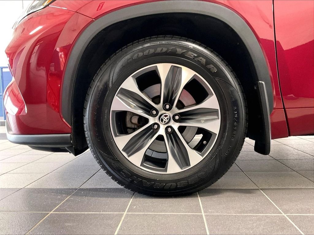 Used 2022 Red Toyota XLE image 7