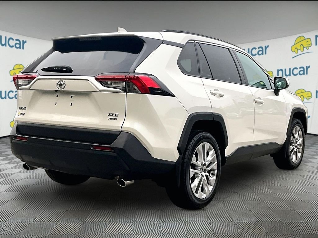 Used 2021 White Toyota XLE Premium image 6