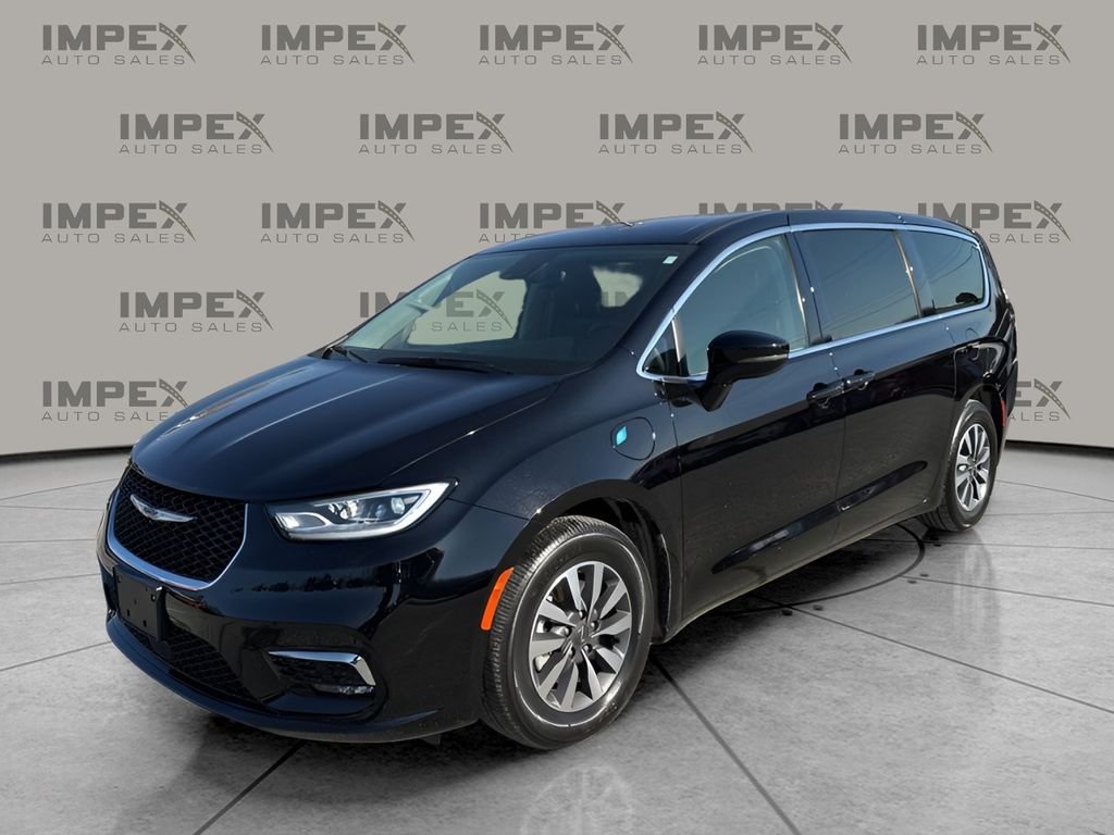 2024 Chrysler Pacifica PHEV Select