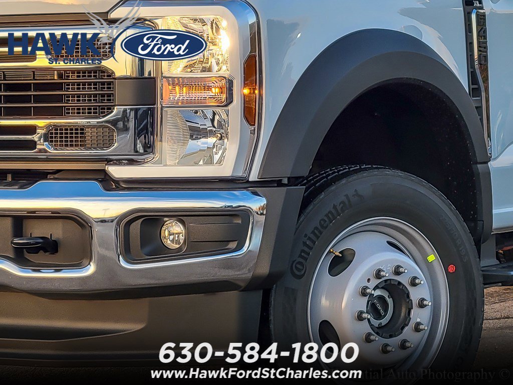 New 2026 Oxford White Ford F-450® XL image 3