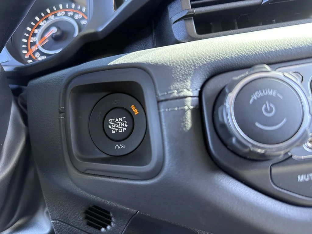 New 2026 Hydro Blue Pearl-Coat Exterior Paint Jeep Sahara image 17