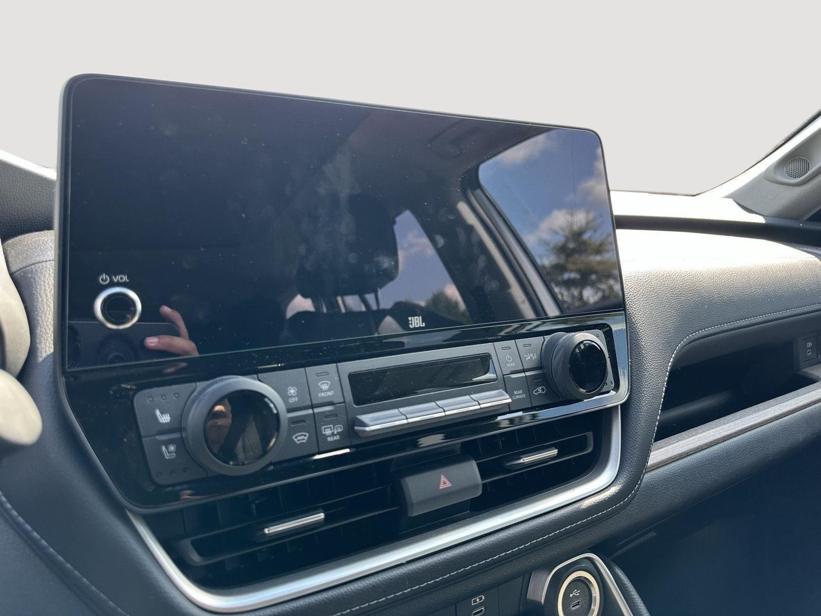 Used 2024 Wind Chill Pearl Toyota Platinum image 12