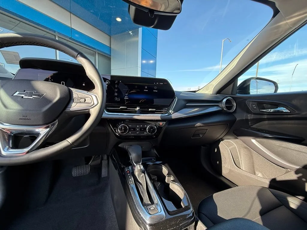 Used 2025 Sterling Gray Metallic Chevrolet ACTIV image 22