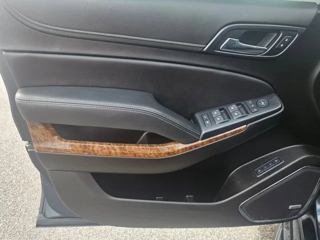 Used 2019 SHADOW GRAY METALLIC Chevrolet Premier image 10