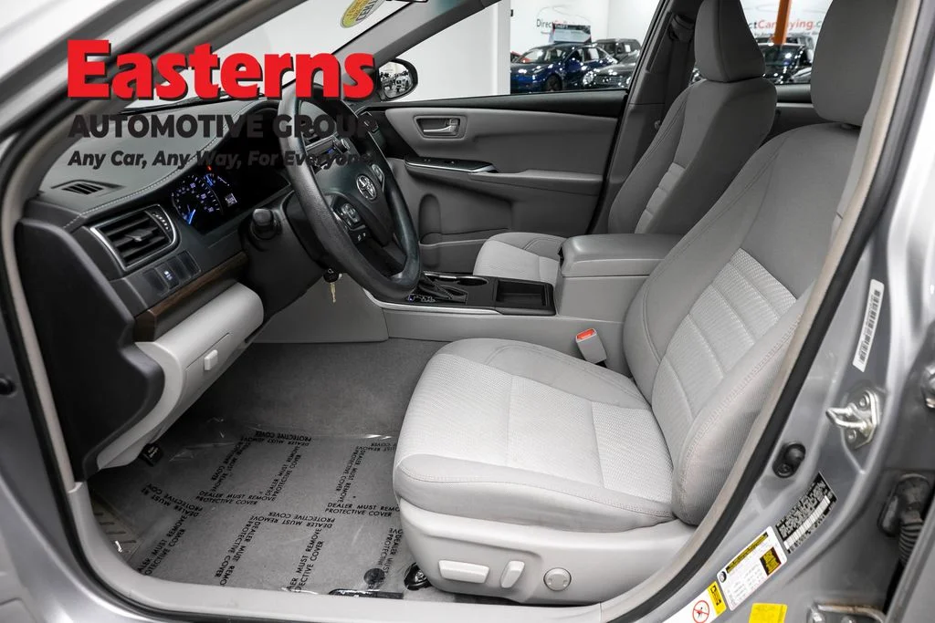Used 2015 Silver Toyota LE image 13