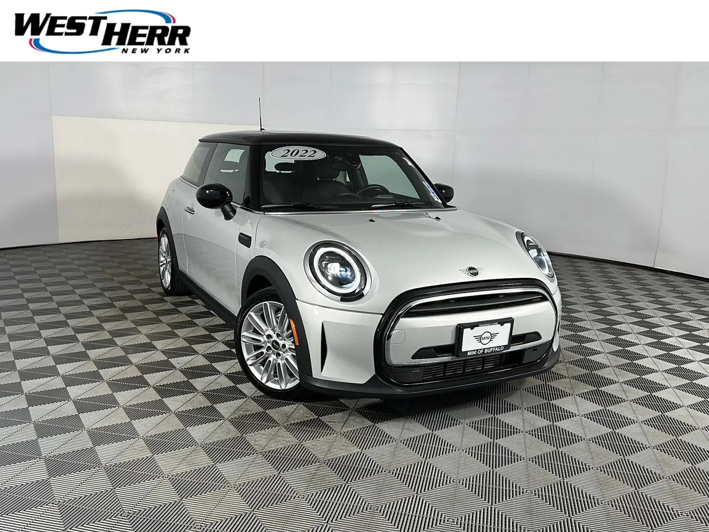 Used 2022 White Silver Metallic MINI Oxford Edition image 1