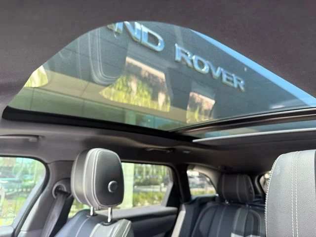 Used 2019 Indus Silver Metallic Land Rover R-Dynamic SE image 11
