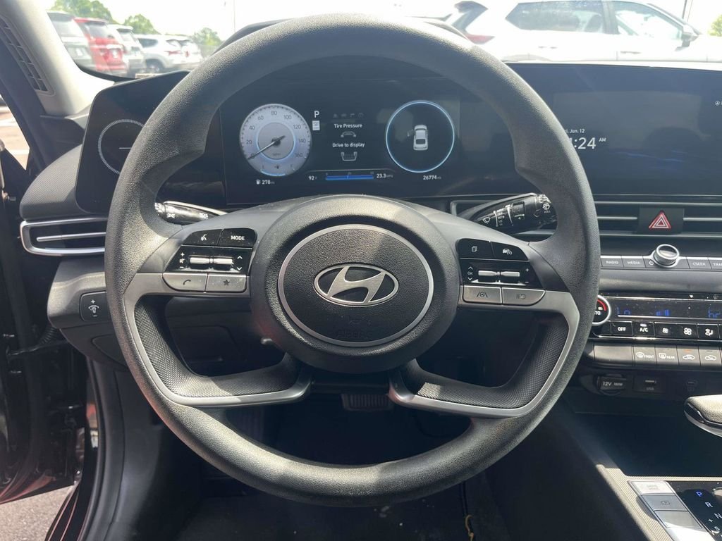 Used 2024 Black Hyundai SEL image 17