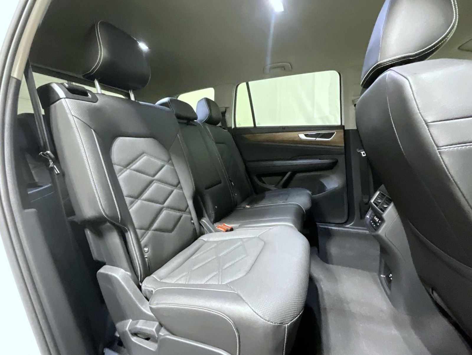 2025 Volkswagen Atlas SE w/Tech - Photo 19
