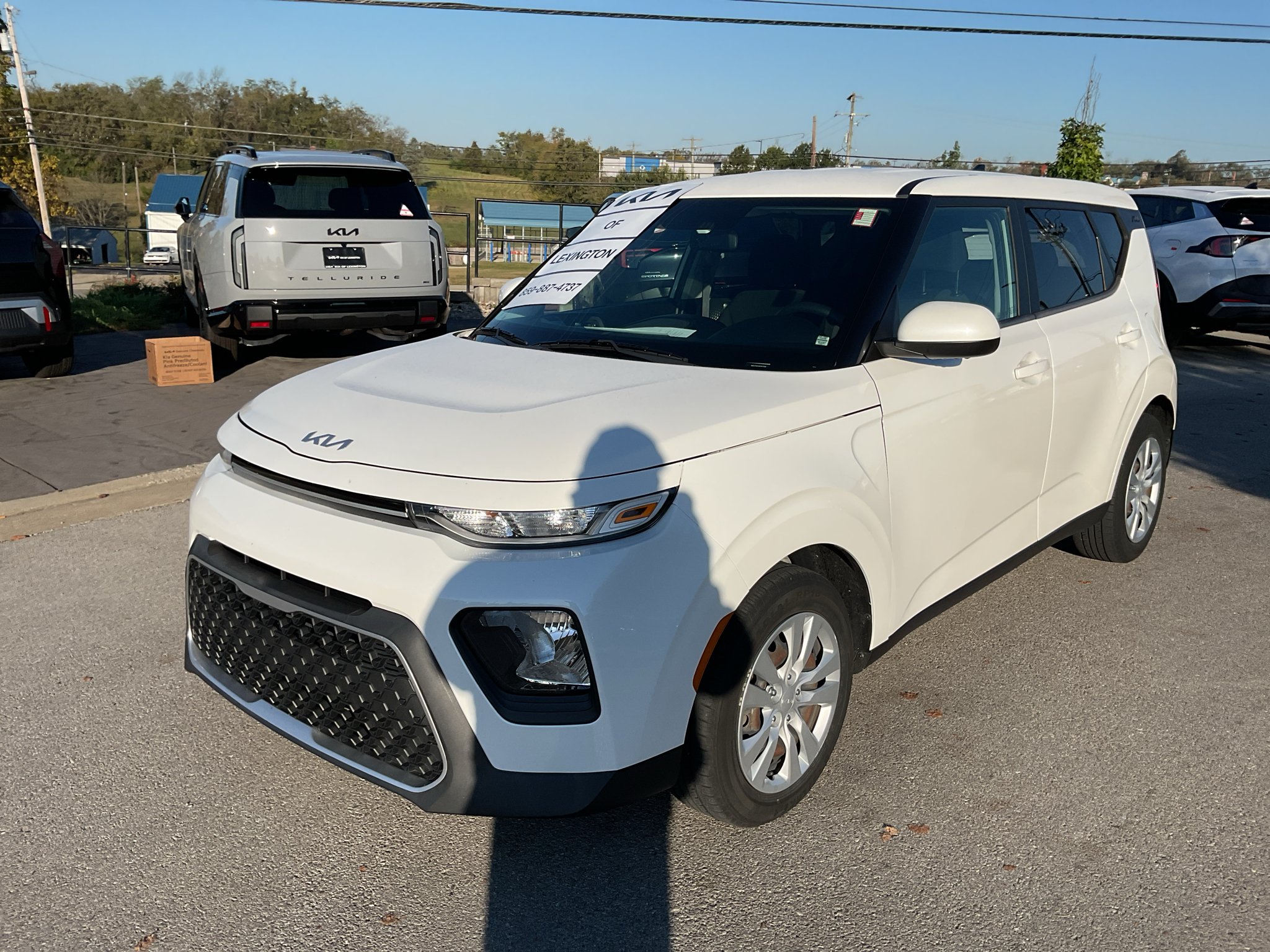 Used 2022 Snow White Pearl Kia LX image 4