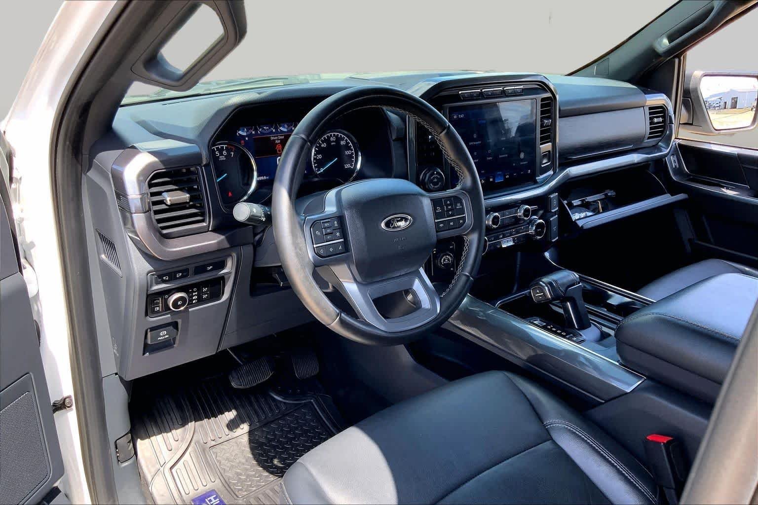 Certified Used 2023 Oxford White Ford XLT image 17