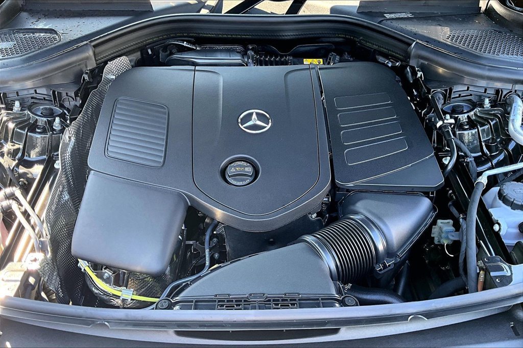 New 2027 Graphite Grey Metallic Mercedes-Benz GLC 300 image 11