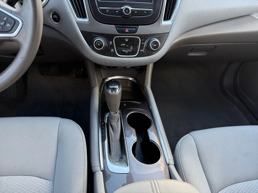 Used 2018 Silver Ice Metallic Chevrolet LT image 10