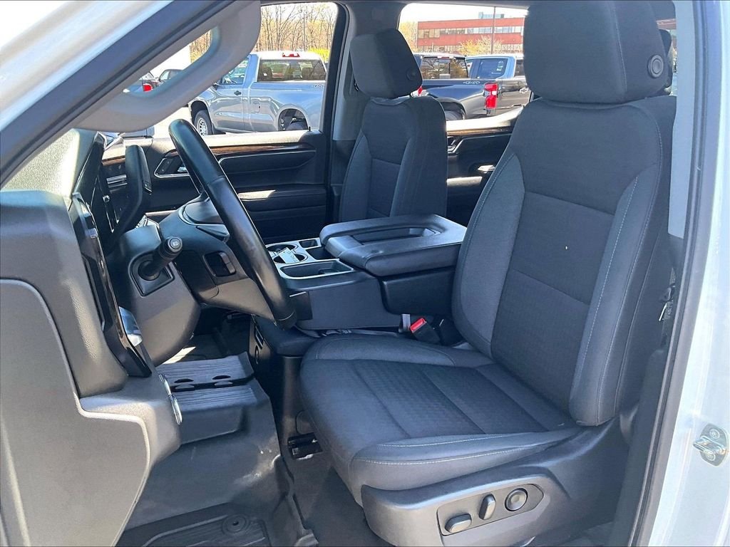 Used 2023 White GMC Elevation image 10
