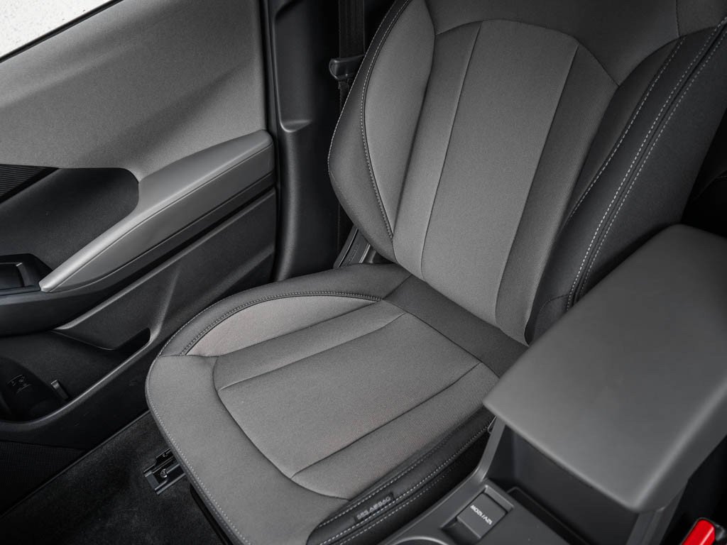 New 2026 CRYSTAL WHITE PEARL Subaru Base image 24