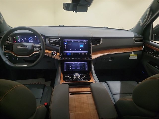 2022 Jeep Grand Wagoneer II photo 2