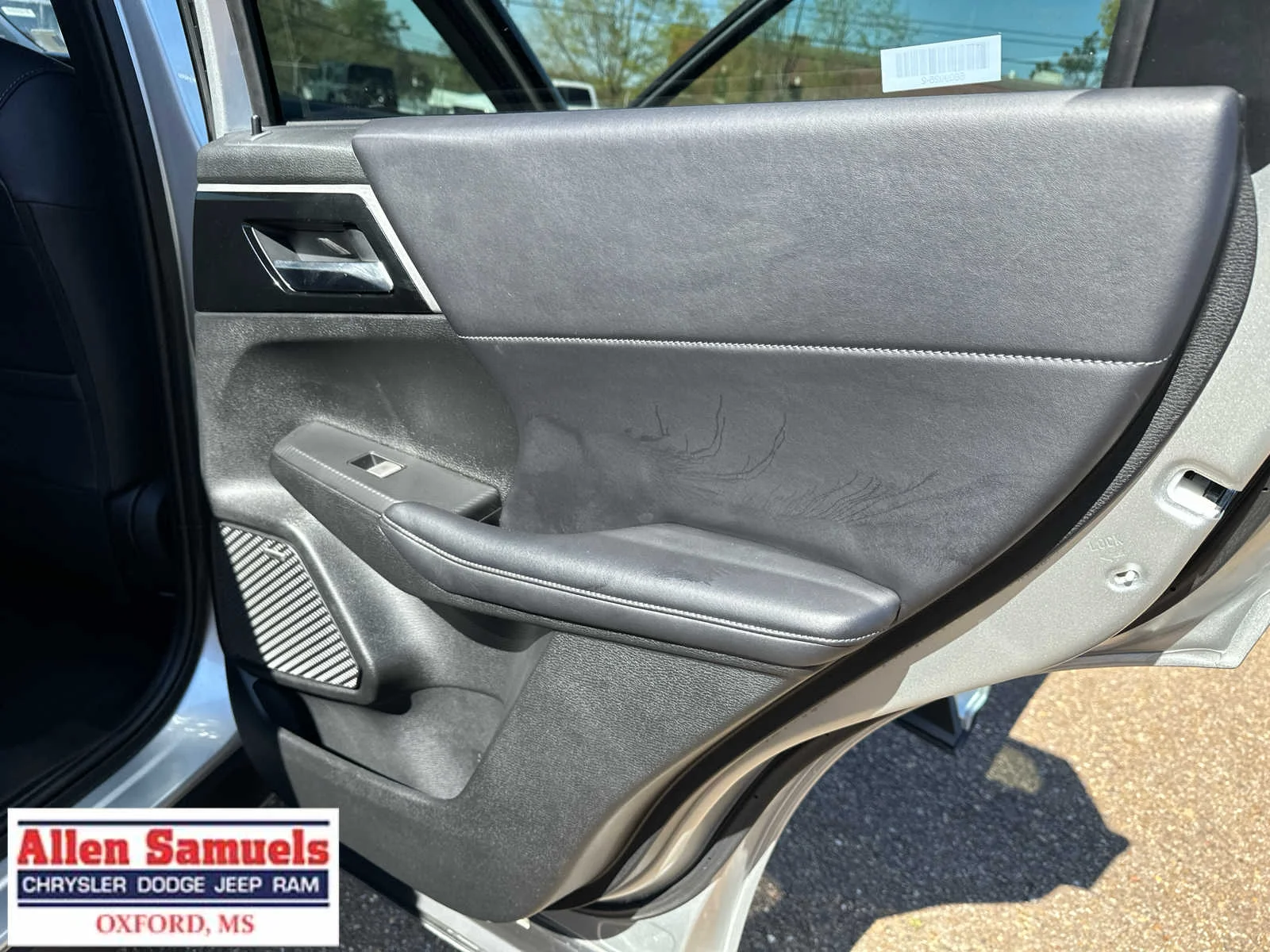 2025 Mitsubishi Outlander SE - Photo 38