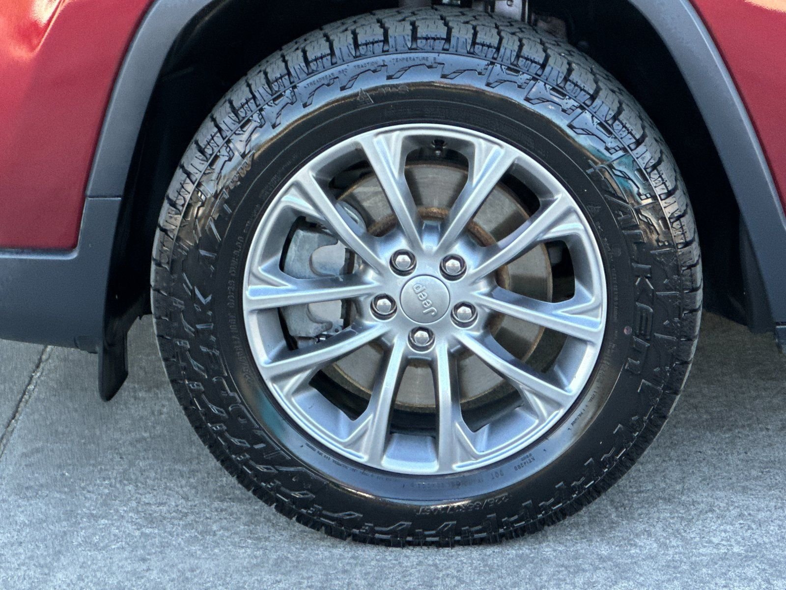 Used 2019 Velvet Red Pearlcoat Jeep Latitude Plus image 22