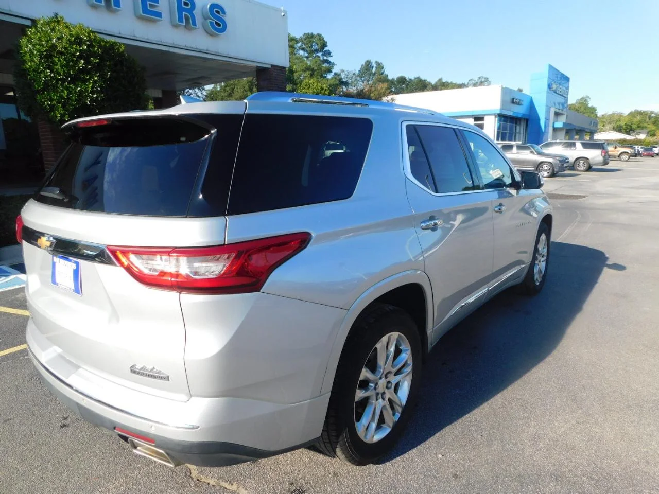 Used 2018 Silver Chevrolet AWD 4DR HIGH COUNTRY W/2L image 8