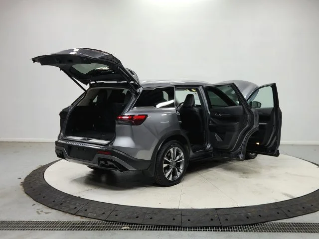 Used 2023 Gray INFINITI LUXE image 16