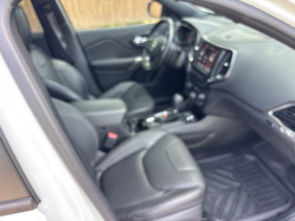 Certified Used 2021 White Jeep Latitude Lux image 43