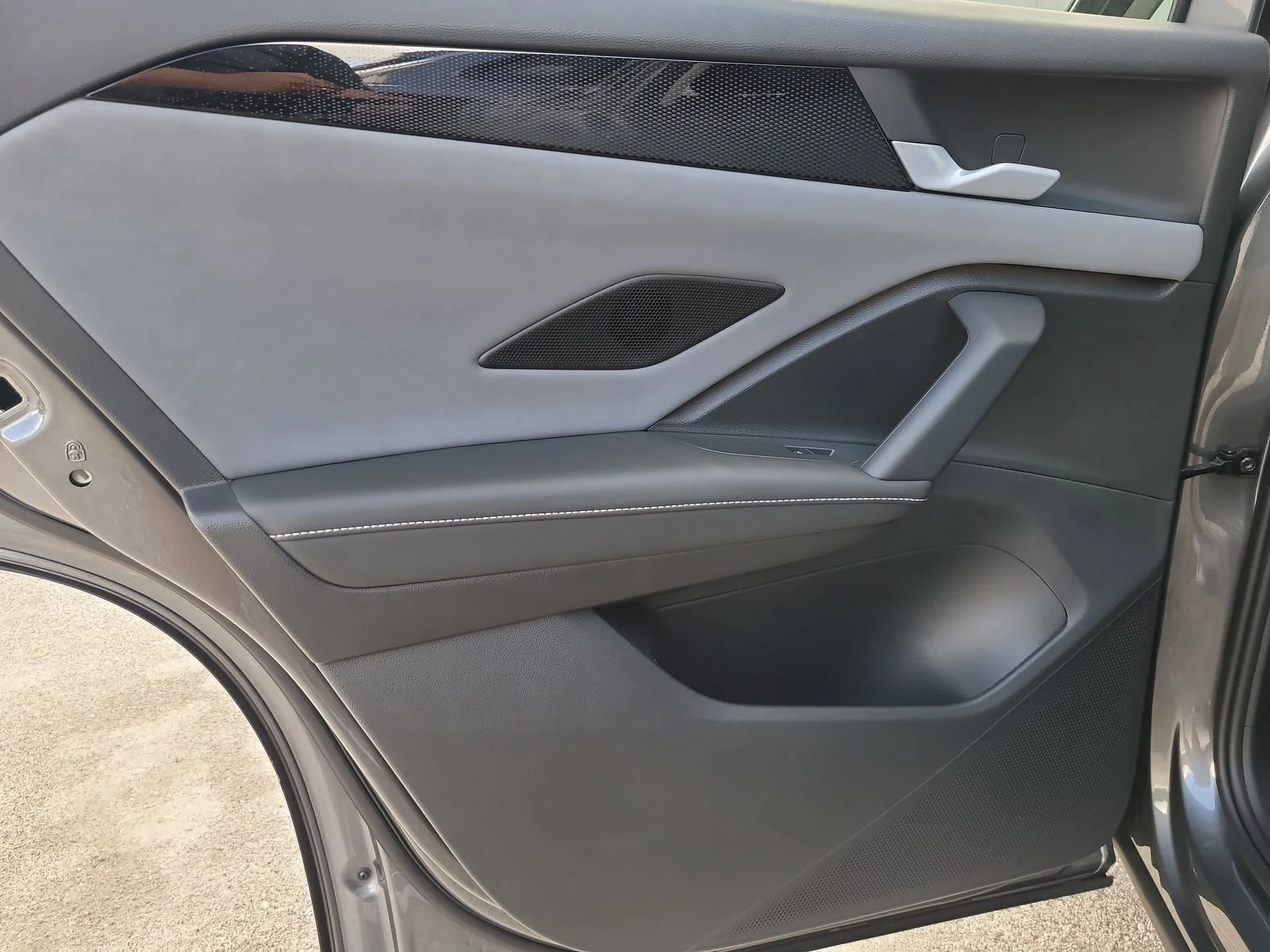 New 2026 Platinum Gray Metallic Volkswagen 2.0T SE image 8