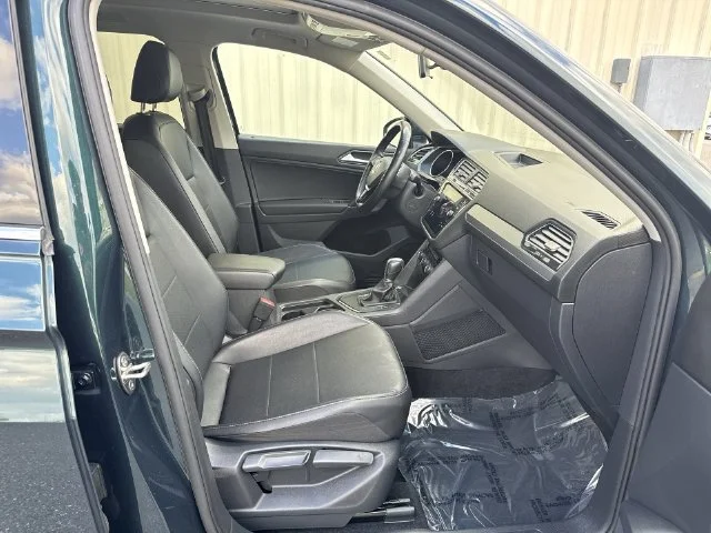 Used 2018 Green Volkswagen 2.0T SE image 10