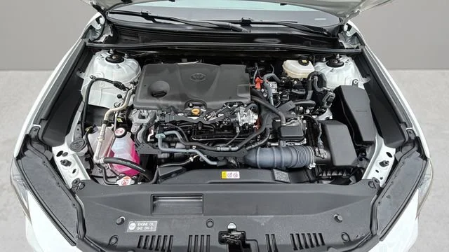 Used 2025 White Toyota LE image 31