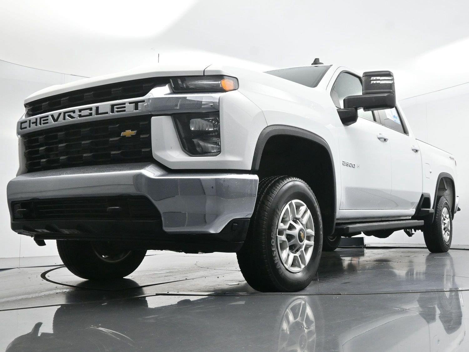 Used 2022 Summit White Chevrolet LT image 44
