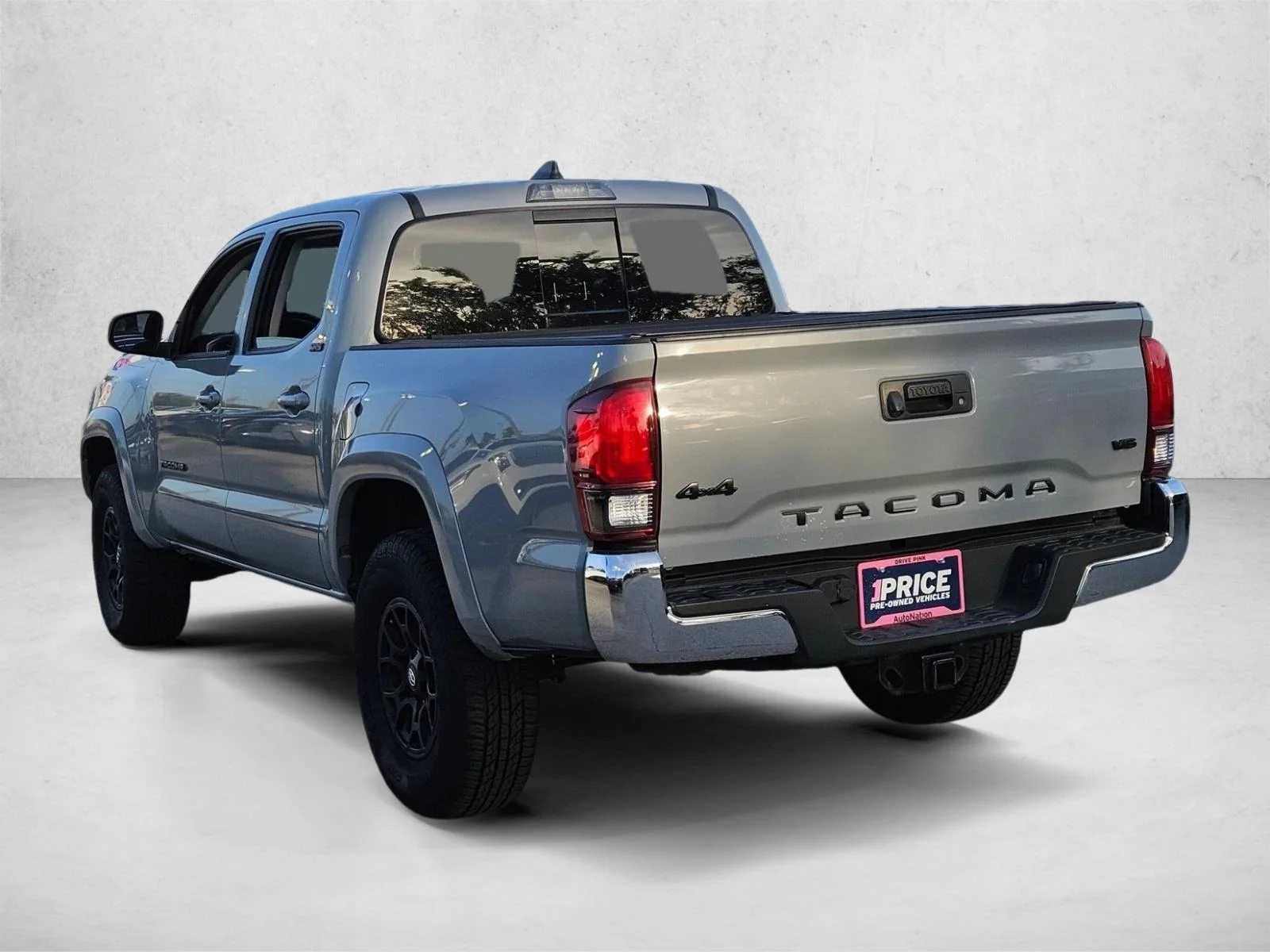 Used 2020 Cement Toyota SR5 image 7