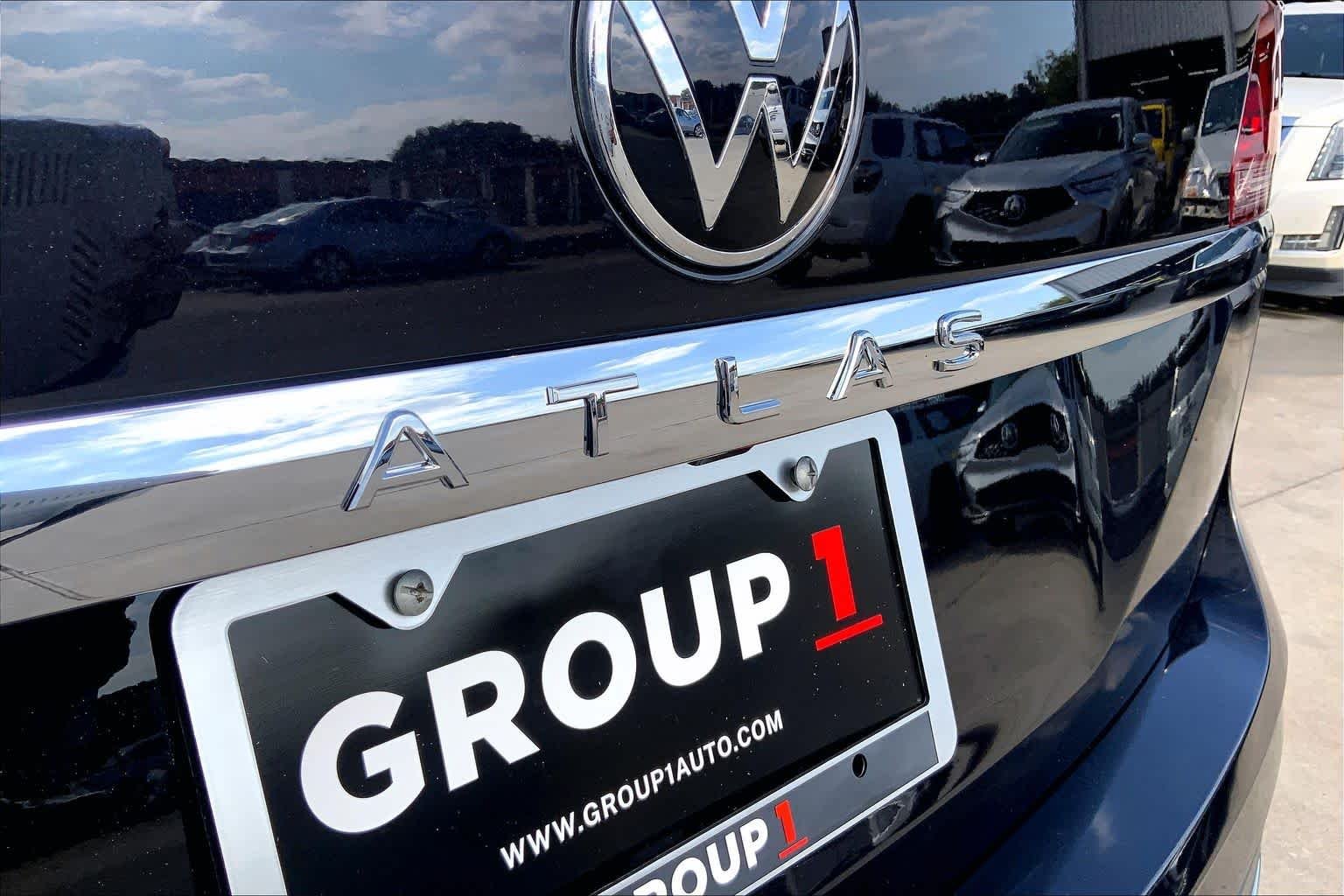 Used 2023 Deep Black Pearl Volkswagen 3.6L V6 SE w/Technology image 31