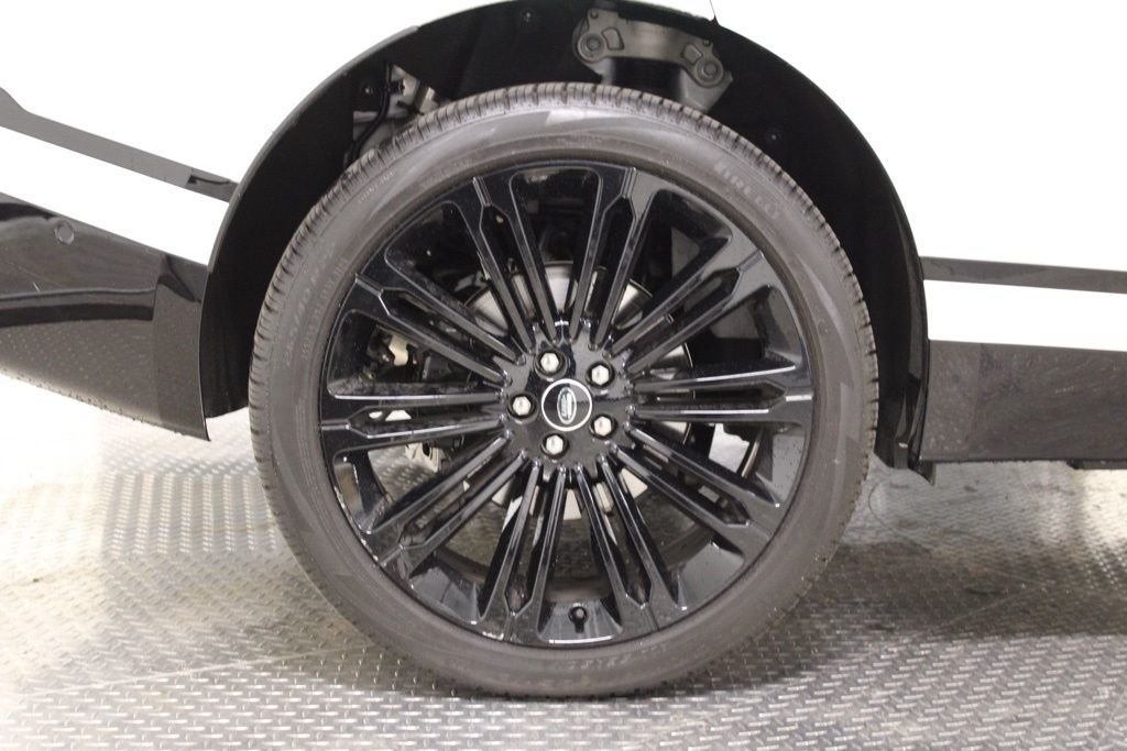 Used 2026 Fuji White Land Rover Dynamic SE image 14