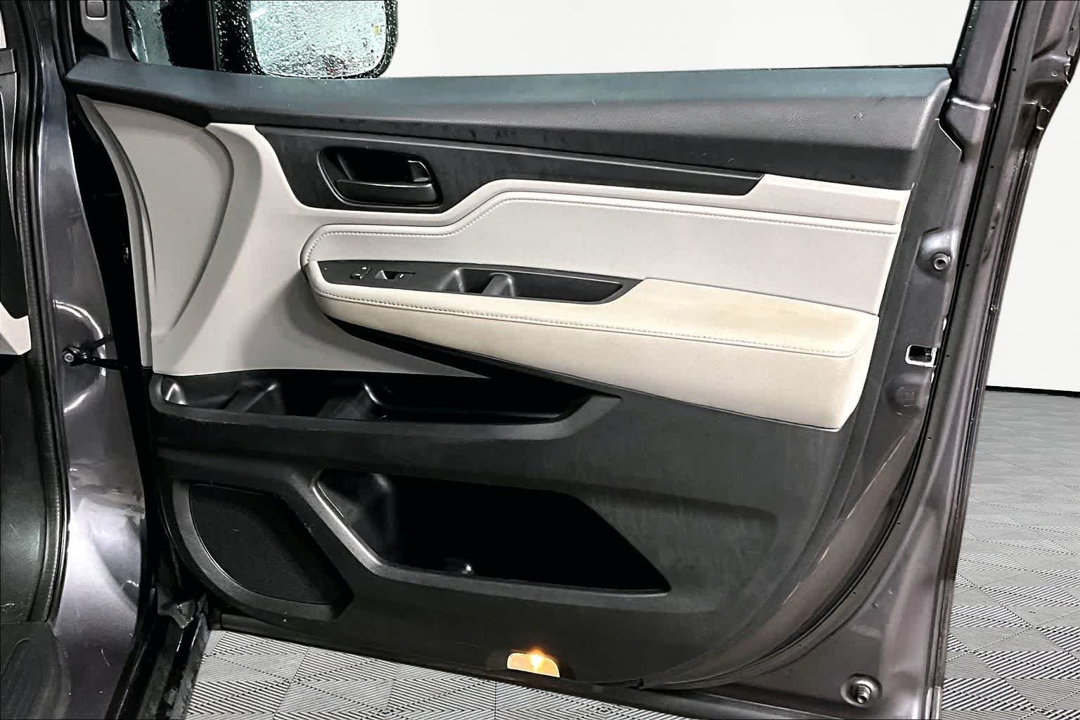 Used 2018 Modern Steel Metallic Honda EX-L image 22