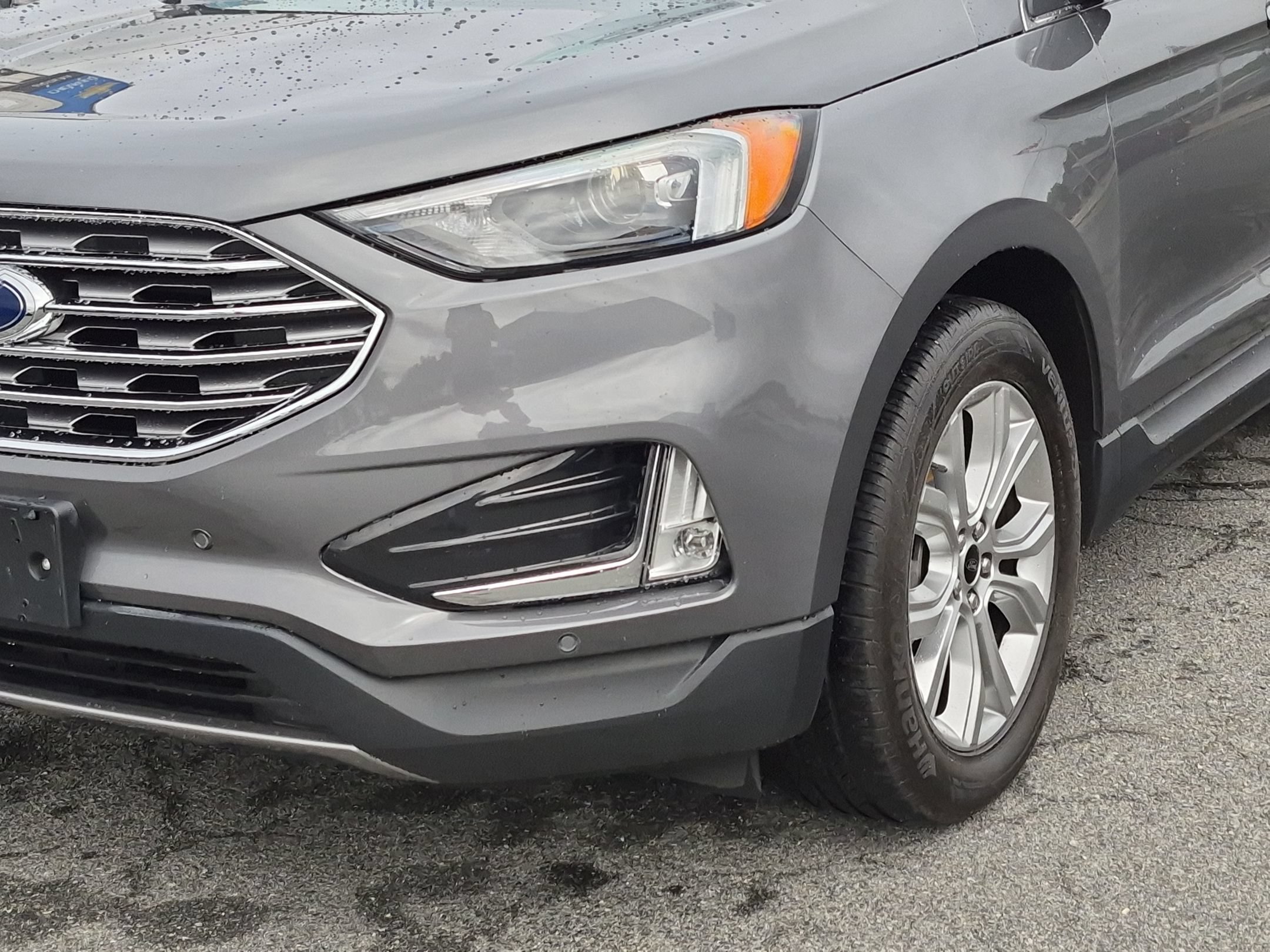 Used 2024  Ford Titanium image 9
