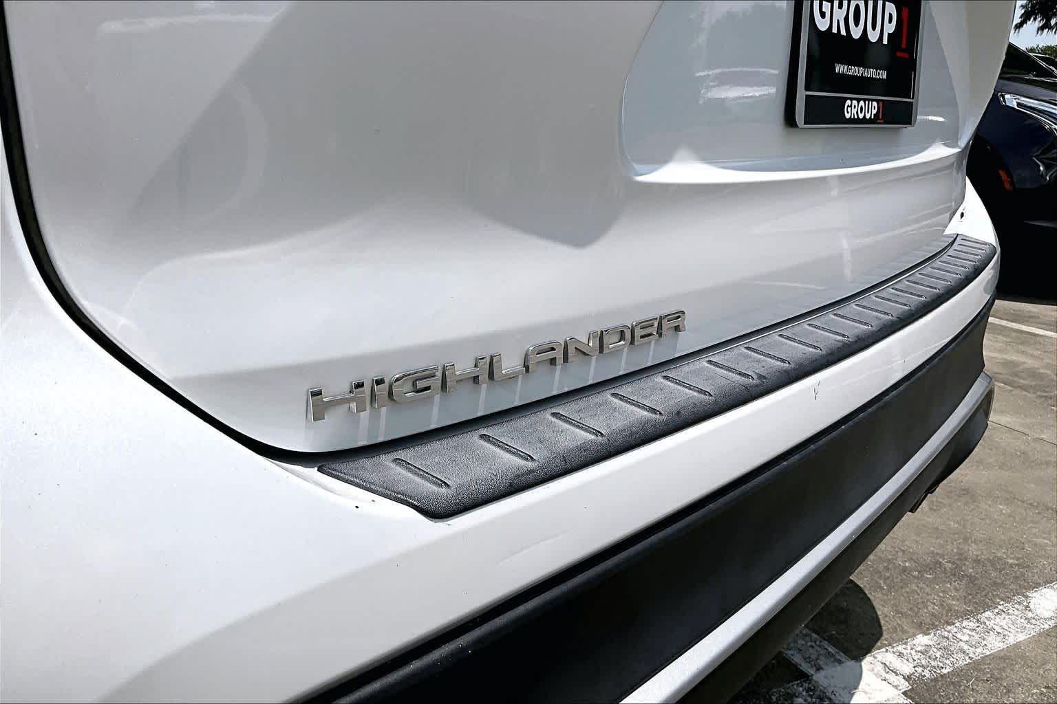 Used 2023 Wind Chill Pearl Toyota XSE image 29