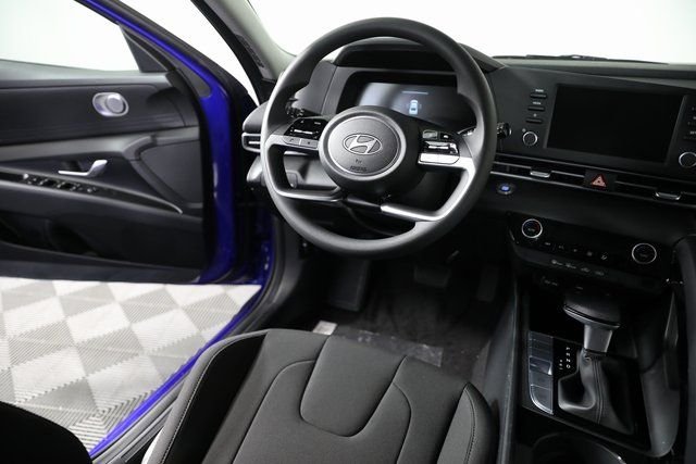 2025 Hyundai Elantra Blue - Photo 22