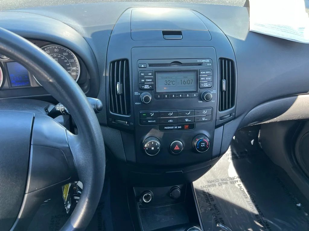 Used 2010 Polar White Hyundai GLS image 18