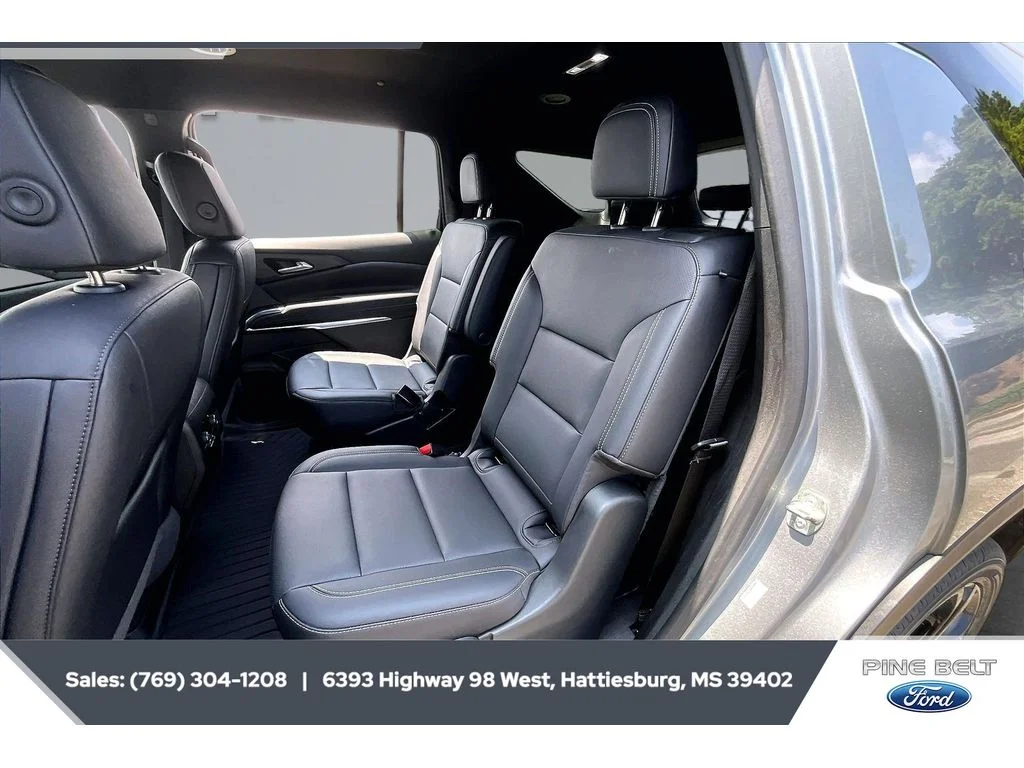 Used 2025 Sterling Gray Metallic Chevrolet FWD LT image 19