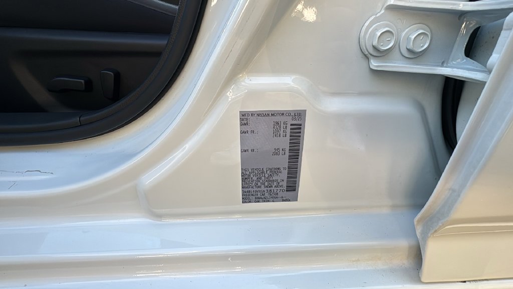 Used 2025 Glacier White Nissan 2.5 SV image 32