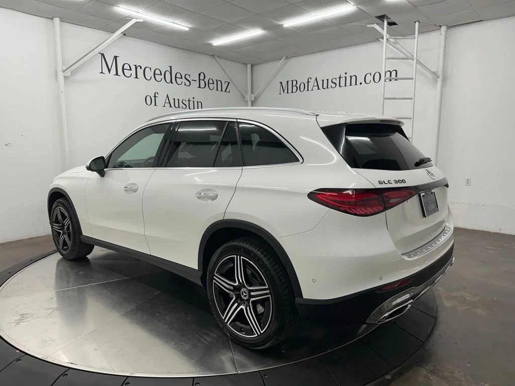 New 2027 White Mercedes-Benz GLC 300 image 5