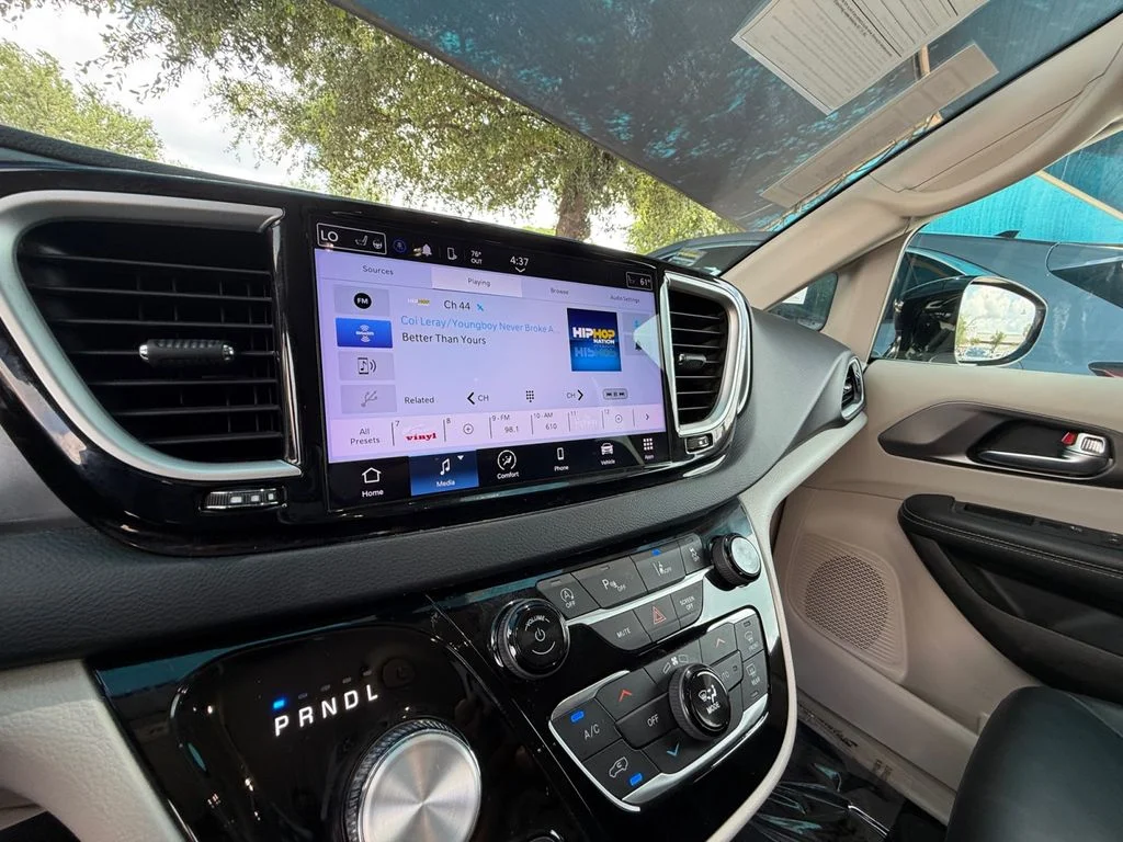 Used 2024 White Chrysler Touring L image 21