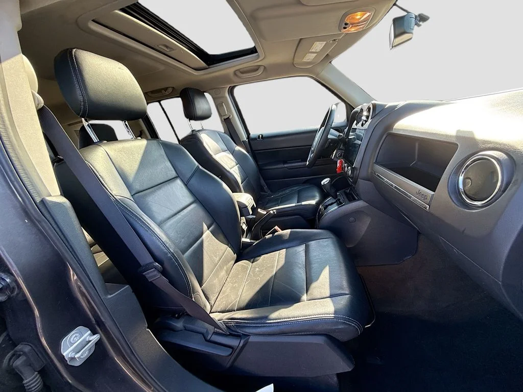 Used 2016 Gray Jeep Latitude image 32