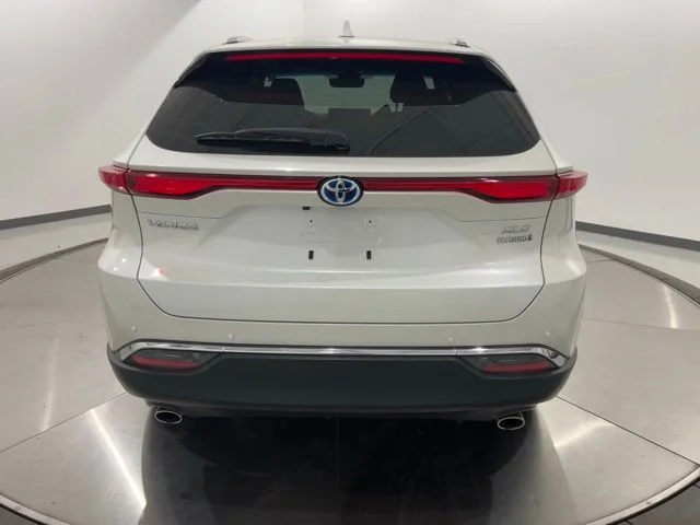 Used 2022 White Toyota XLE image 4